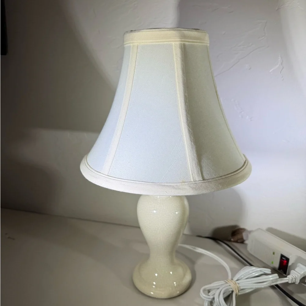 Vintage Cream Beige Table Lamp Accent Ceramic ~15”‎ Tall Decor